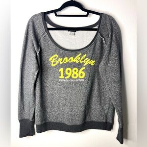 Venus Brooklyn Sweatshirt Grey Long Sleeves Vintage Collection SZ M EUC
